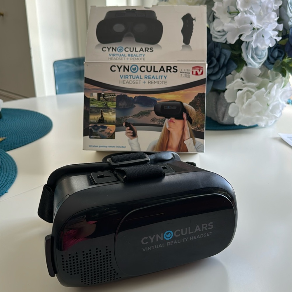 Cynoculars virtual reality headset + remote